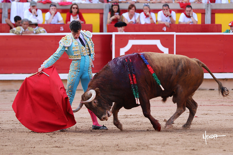 Diario Frontera, Frontera Digital,  Entretenimiento, ,Lección de Daniel Luque de cómo andar con una corrida clueca en Pamplona