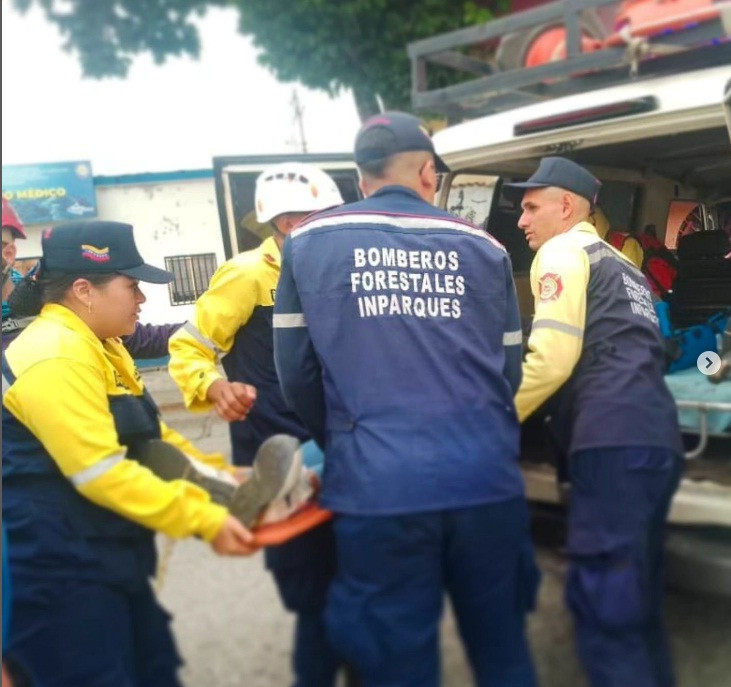 Diario Frontera, Frontera Digital,  Sucesos, ,Dos jóvenes heridos tras colisión entre un vehículo y una moto en Mérida