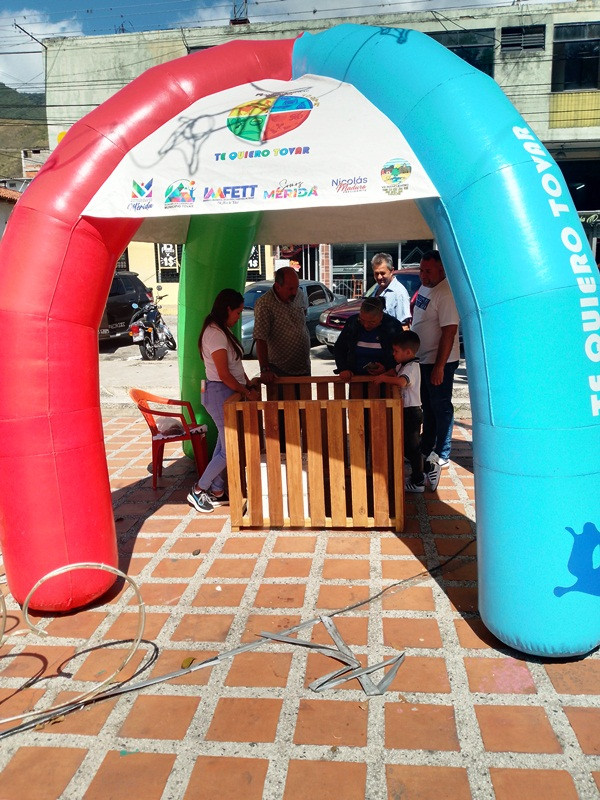 Diario Frontera, Frontera Digital, Mocoties, ,Misión Nevado monto un punto de adopción
de mascotas en la plaza Bolívar de Tovar