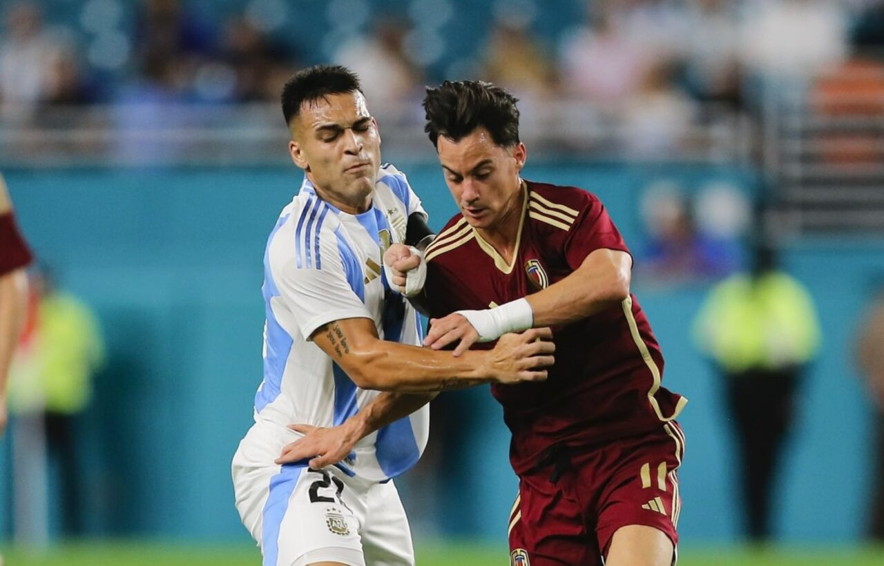 Diario Frontera, Frontera Digital,  Deportes, ,Argentina y Venezuela disputaron un juego amistoso este 10 de octubre. Foto: Instagram @selevinotinto,Venezuela pierde ante Argentina en duelo amistoso en Miami
