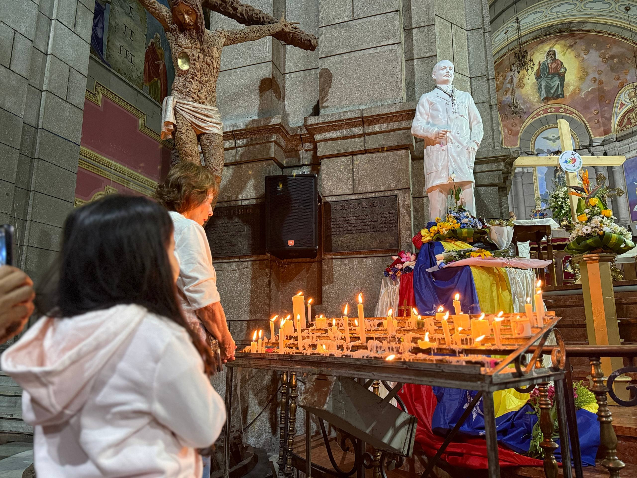Diario Frontera, Frontera Digital,  Regionales, ,El padre Méndez destacó la importancia de esta vigilia como un momento de encuentro espiritual,Feligresía se congregó en Catedral de Mérida en acción de gracias por canonización de beatos venezolanos