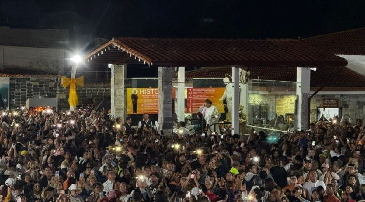 Diario Frontera, Frontera Digital,  Nacionales, ,Momento en el que se le colocó la aureola de santo a José Gregorio Hernández | Foto Captura de video,En Isnotú se develó la aureola de San José Gregorio Hernández