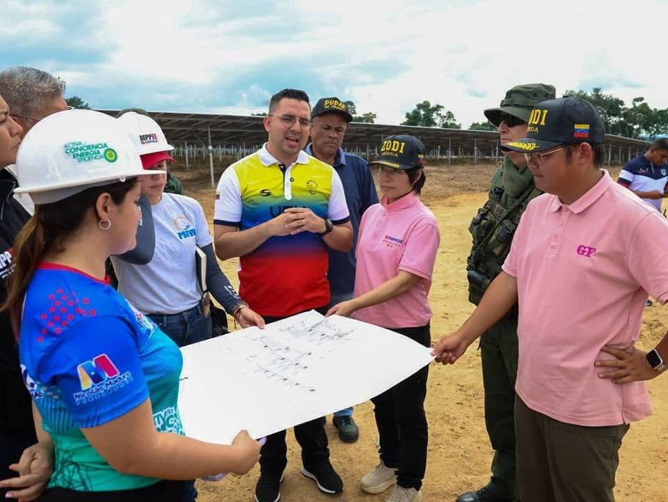 Diario Frontera, Frontera Digital,  Regionales, ,Durante la inspección, la gerente territorial de Corpoelec Mérida, Marielys Sacipa, destacó la labor conjunta del Ministerio de Energía Eléctrica, liderado por el ministro Jorge Márquez, y la Gobernación de Mérida,Gobernador Arnaldo Sánchez inspeccionó los avances en la instalación 
de 94 mil paneles solares en Mérida