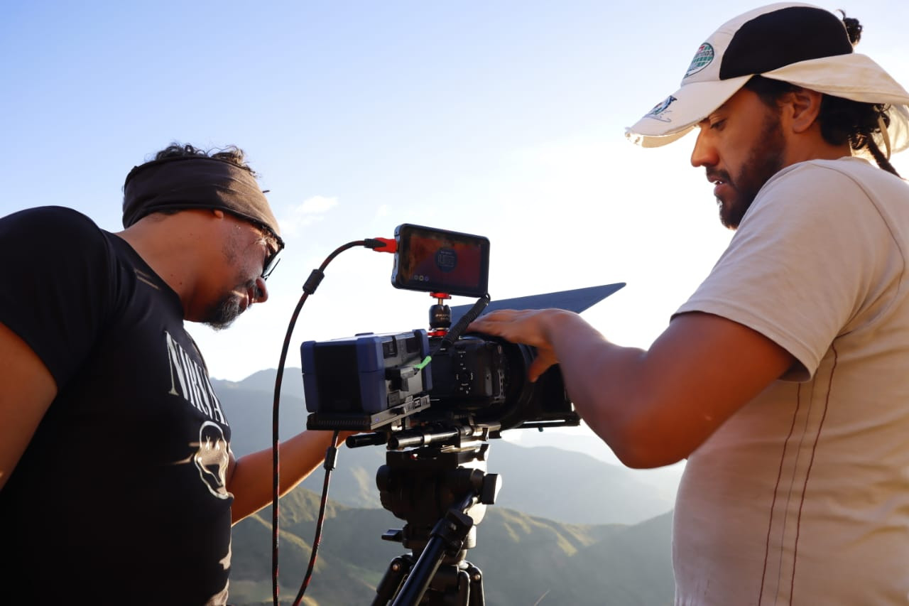 Diario Frontera, Frontera Digital,  Farándula, ,Con una historia inspirada en el tecnólogo popular Luis Zambrano, “El Hombre de la Luz” emerge como un hito del cine regional, combinando talento local, formación universitaria y una narrativa universal que ya ha cautivado a jurados internacionales. Foto: Cortesía,“El Hombre de la Luz”: ciencia ficción andina que deslumbra al mundo