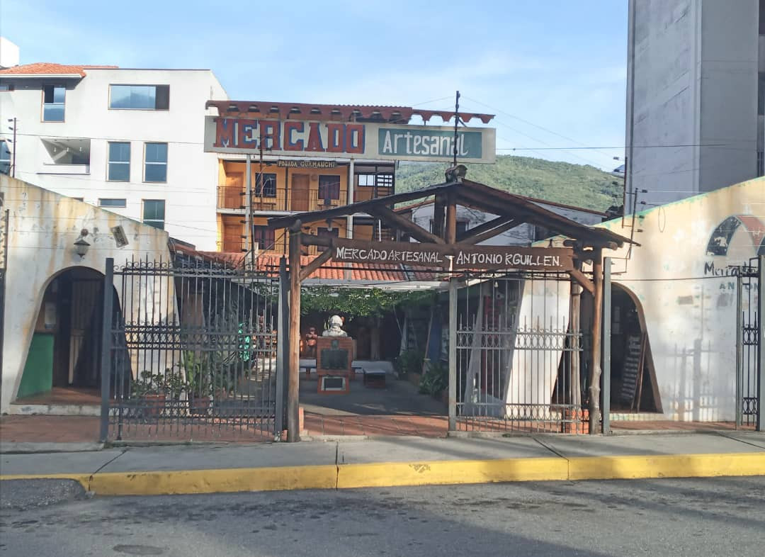 Diario Frontera, Frontera Digital,  Regionales, ,La comunidad espera una pronta solución. La Alcaldía del Municipio Libertador del Estado Mérida tiene la responsabilidad de mediar, gestionar y garantizar respuestas. El llamado es claro: actúe con celeridad, defienda el interés colectivo y cumpla su palabra,Mercado Artesanal de Mérida: 15 días sin electricidad 
por deuda acumulada de algunos locatarios