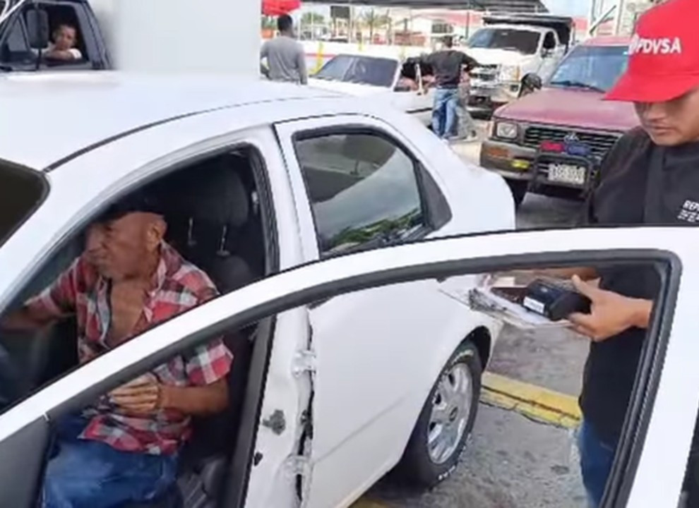Diario Frontera, Frontera Digital,  El Vigía Panamericana, ,El comandante del Área de Defensa Integral (ADI) Adrián Torres, estuvo supervisando la habilitación de las gasolineras aprobadas para prestar servicio en la jurisdicción.,80 mil litros de gasolina llegaron al municipio Alberto Adriani 
para normalizar el suministro
