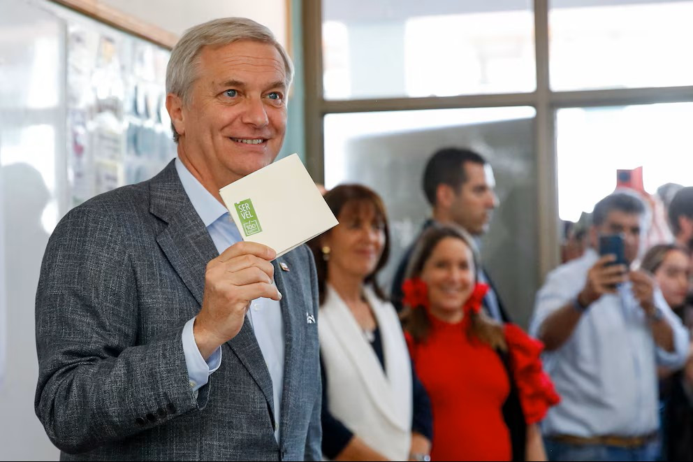 Diario Frontera, Frontera Digital,  Internacionales, ,De acuerdo a Plaza Pública de Cadem, por ejemplo, Kast alcanzaría el 58% de las preferencias, mientras que Jara se quedaría con el 42% de los sufragios, es decir, 16 puntos de diferencia.,José Antonio Kast ganaría el balotaje en Chile por al menos 15 puntos, según las encuestas