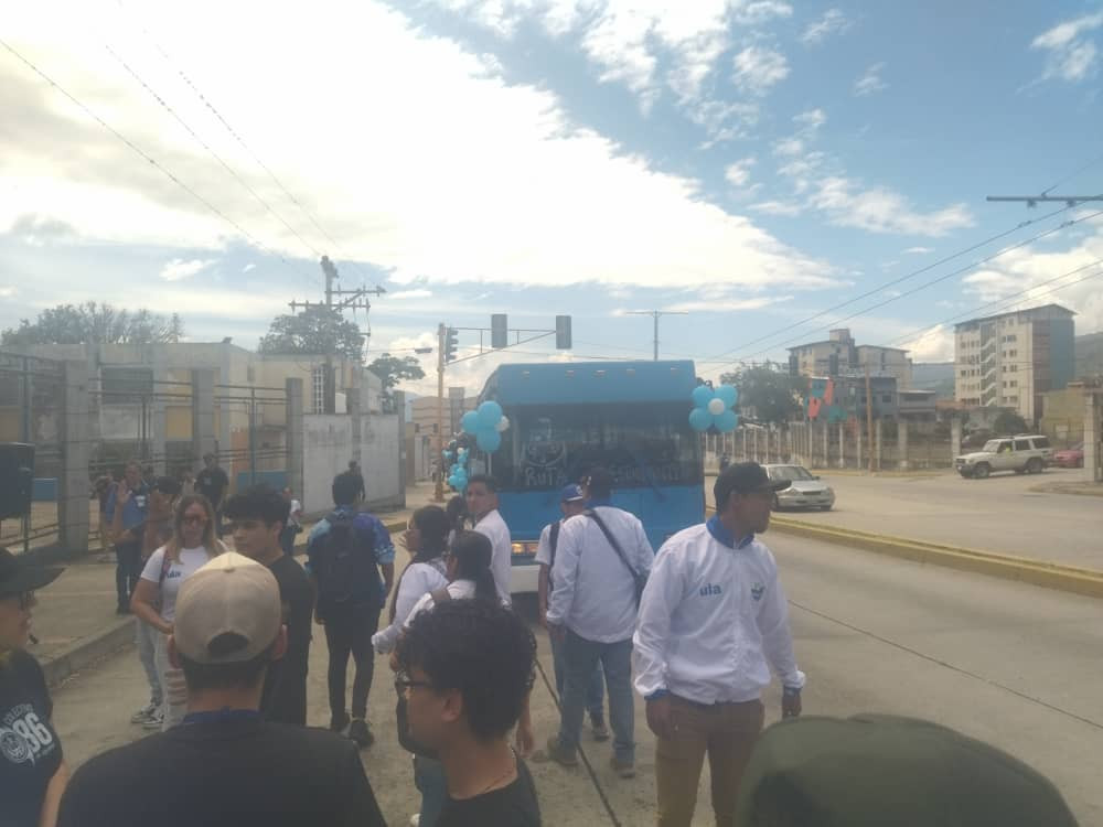 Diario Frontera, Frontera Digital,  Regionales, ,el consejero Yunior Muñoz se refirió al Comedor Universitario, señalando un incumplimiento en su entrega por parte del gobierno regional.,Estudiantes califican de "circo mediático" reahabilitación de ruta universitaria en la ULA