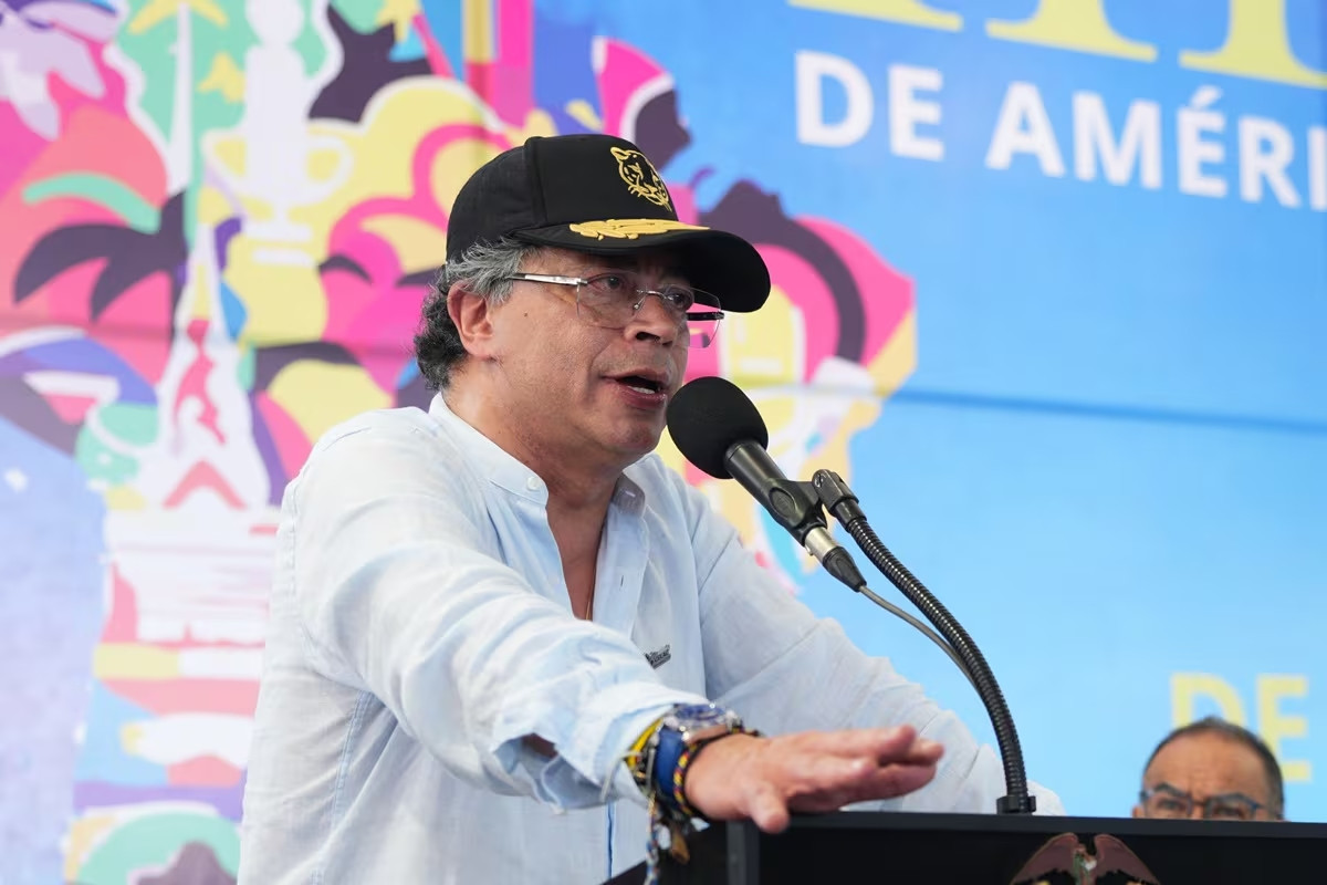 Diario Frontera, Frontera Digital,  Internacionales, ,Petro cuestiona a Trump: “Ningún presidente extranjero puede cerrar el espacio aéreo de otro país”