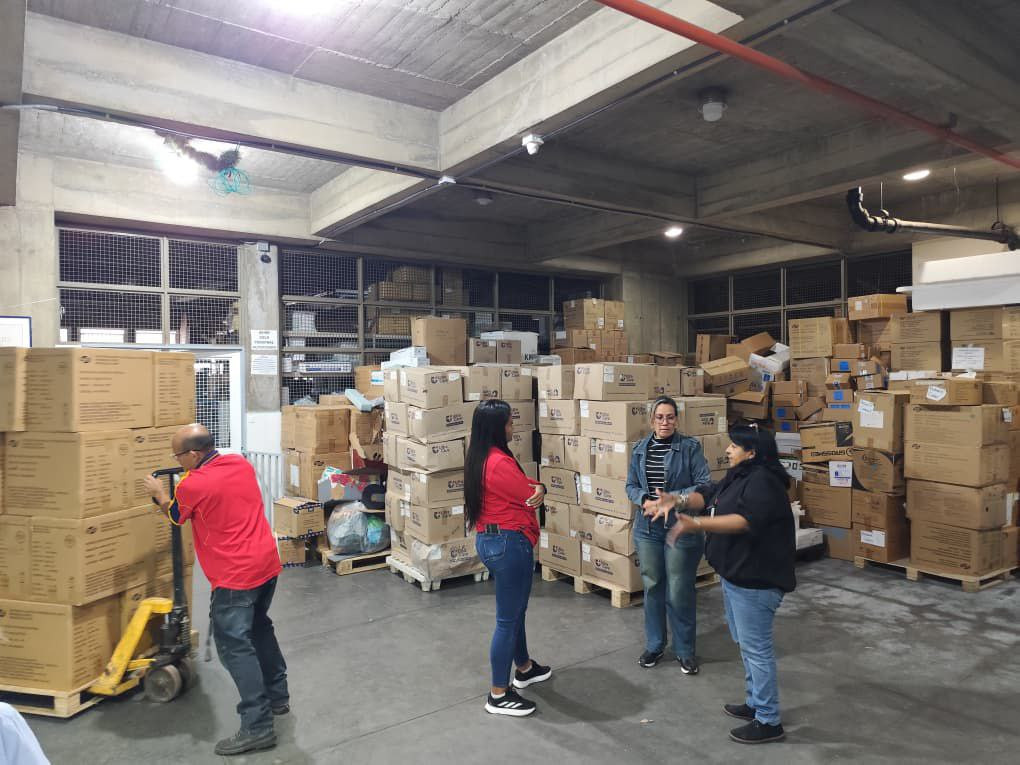 Diario Frontera, Frontera Digital,  Salud, ,‎La autoridad única de salud, Moraima Salazar, informó que con esta entrega de soluciones, kits de aparatos, catéteres, guantes, hojillas, bisturís, jeringas, kits de pacientes, monos quirúrgicos, suturas y sondas, entre otros, se garantiza la operatividad de las áreas de emergencia y quirófanos del hospital,‎Iahula recibió más de 17 000 unidades de insumos y medicamentos