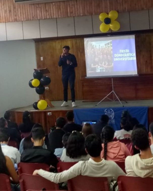 Diario Frontera, Frontera Digital,  Regionales, ,El presidente del Centro de Estudiantes de la Escuela de Derecho, electo Jorge Bello, fue invitado a esta actividad y en sus palabras indica la necesidad que hoy tienen los estudiantes es crear esa responsabilidad afectiva que poseen con la academia,El tema de las reivindicaciones estudiantiles de la ULA fueron discutidas 
durante el "Laboratorio estudiantil de gestión académica"