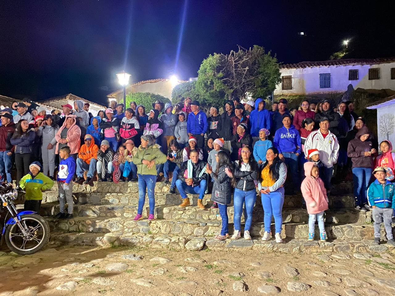 Diario Frontera, Frontera Digital,  Regionales, ,A través de estas iniciativas, se reafirma el compromiso del alcalde Nelson Álvarez, quien ha impulsado el rescate y acompañamiento de actividades culturales en las parroquias del municipio Libertador,La magia de la Navidad iluminó desde las alturas al municipio Libertador