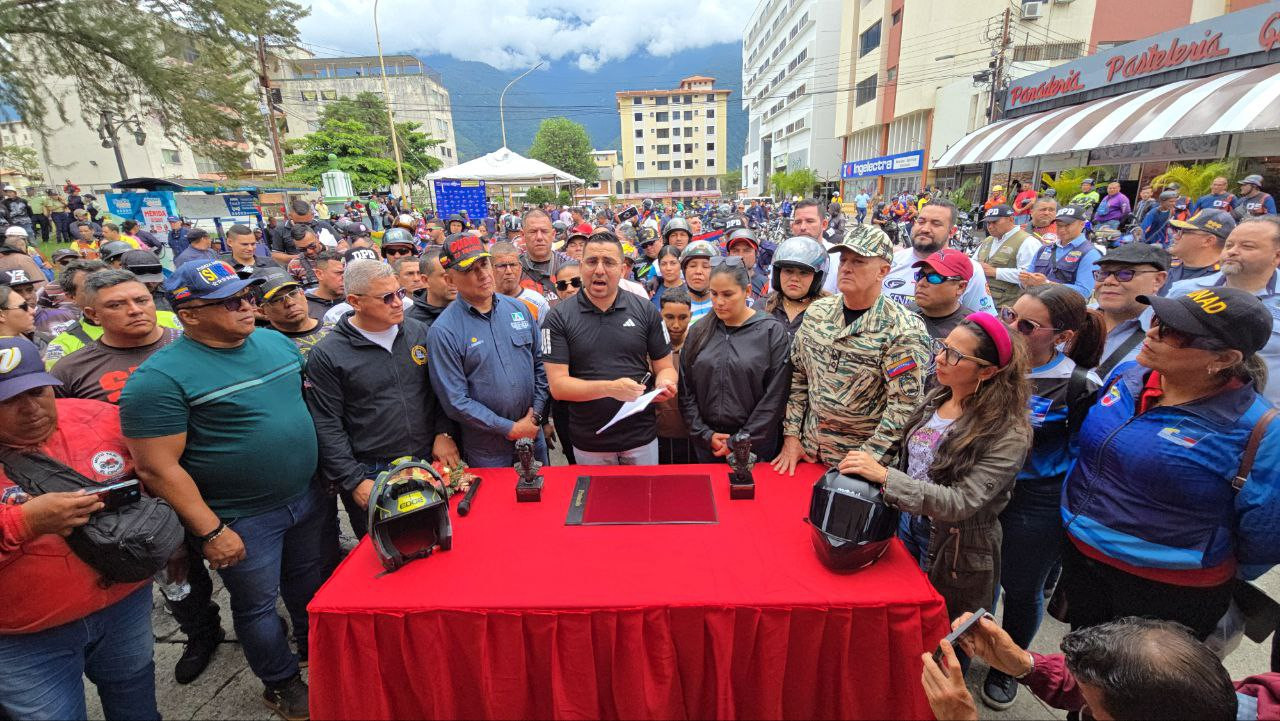 Diario Frontera, Frontera Digital,  Regionales, ,Arnaldo Sánchez, con respecto a este nuevo documento jurídico n.° 147, señaló: "Se anulan los Decretos anteriores, a saber, el que prohibía a nuestros motorizados transitar en algunos horarios de la semana (...), nosotros estamos anulando eso porque muchos de ellos lo utilizan como medio de transporte para ir a su trabajo o medio laboral",Gobernación de Mérida tendrá oficina de atención a los motorizados