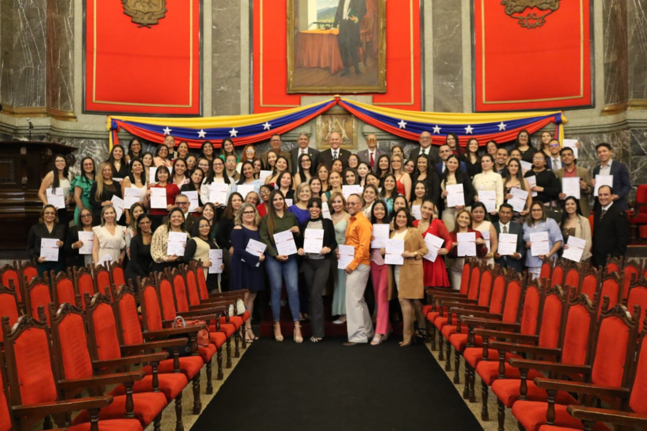 Diario Frontera, Frontera Digital,  Regionales, ,Solemne fue la entrega de más de 120 certificados correspondientes al convenio académico entre la ULA y el Cppem. Foto: Prensa Ccpem,Más de 120 Contadores recibieron certificados 
del convenio ULA – Colegio de Contadores Públicos