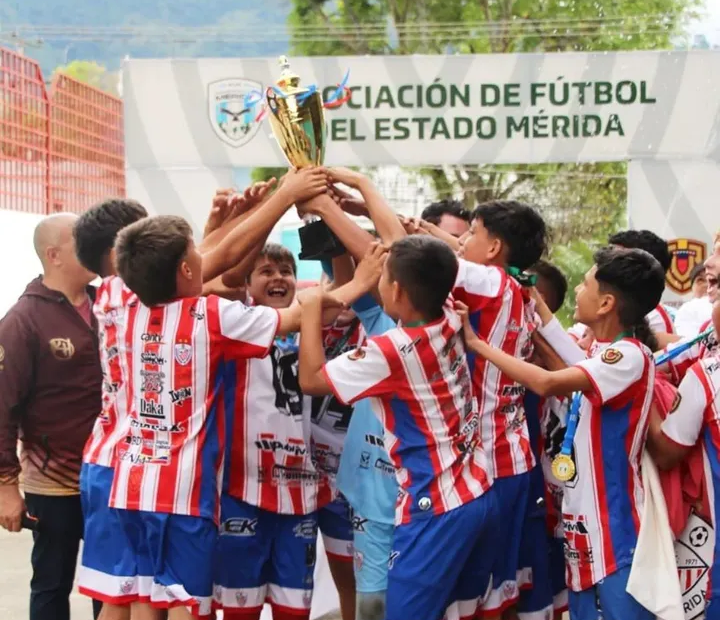 Diario Frontera, Frontera Digital,  Deportes, ,Asofútbol Mérida cierra con éxito el Torneo Clausura’2025 y finaliza el año con la Copa de Campeones