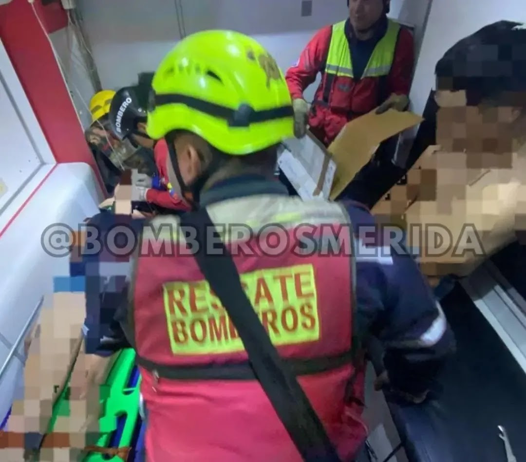 Diario Frontera, Frontera Digital,  Sucesos, ,Vuelco de moto deja dos jóvenes lesionados en el distribuidor 5 Águilas Blancas en Mérida