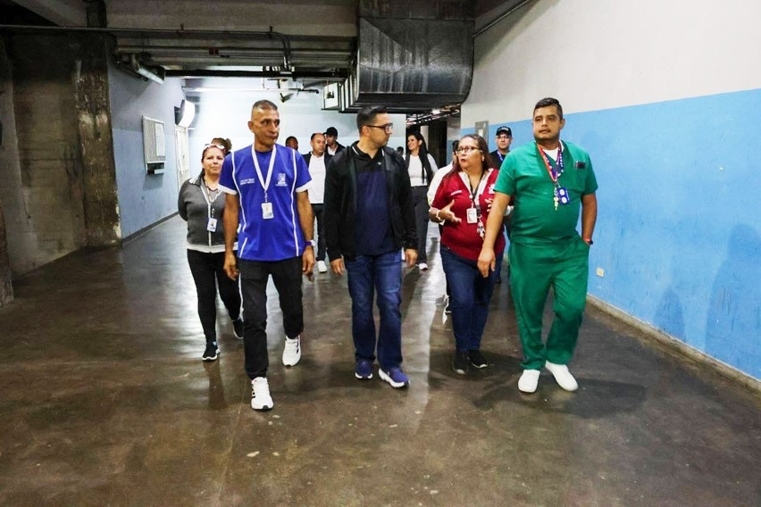 Diario Frontera, Frontera Digital,  Salud, ,Gobernador de Mérida Arnaldo Sánchez realiza visita nocturna al IAHULA 
para evaluar condiciones de pacientes y trabajadores