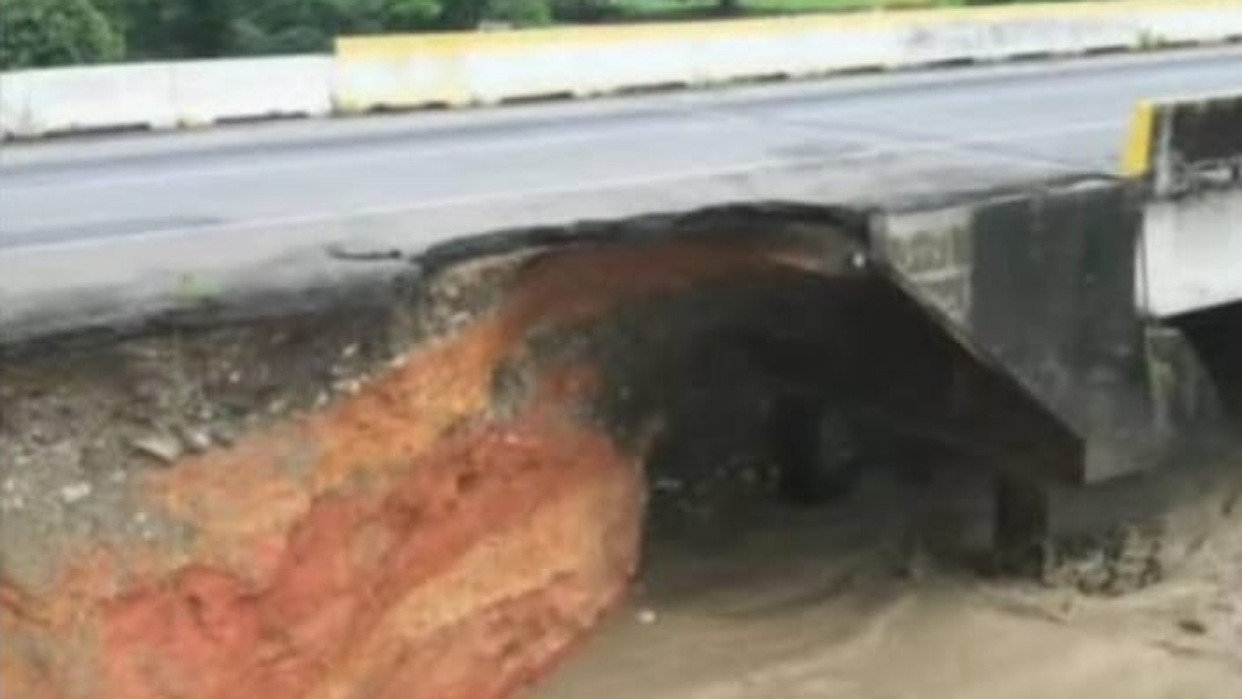 Diario Frontera, Frontera Digital,  Internacionales, ,Restringen a un solo canal tránsito por la autopista JAP para entrar a Barinas por socavamiento de puente