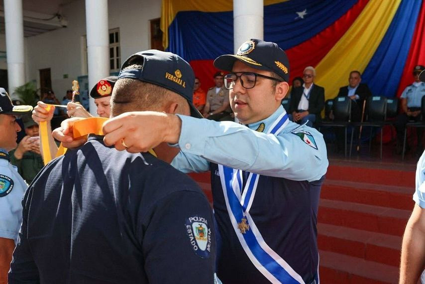 Diario Frontera, Frontera Digital,  Regionales, ,Gobernador Arnaldo Sánchez condecoró a funcionarios de la Policía de Mérida