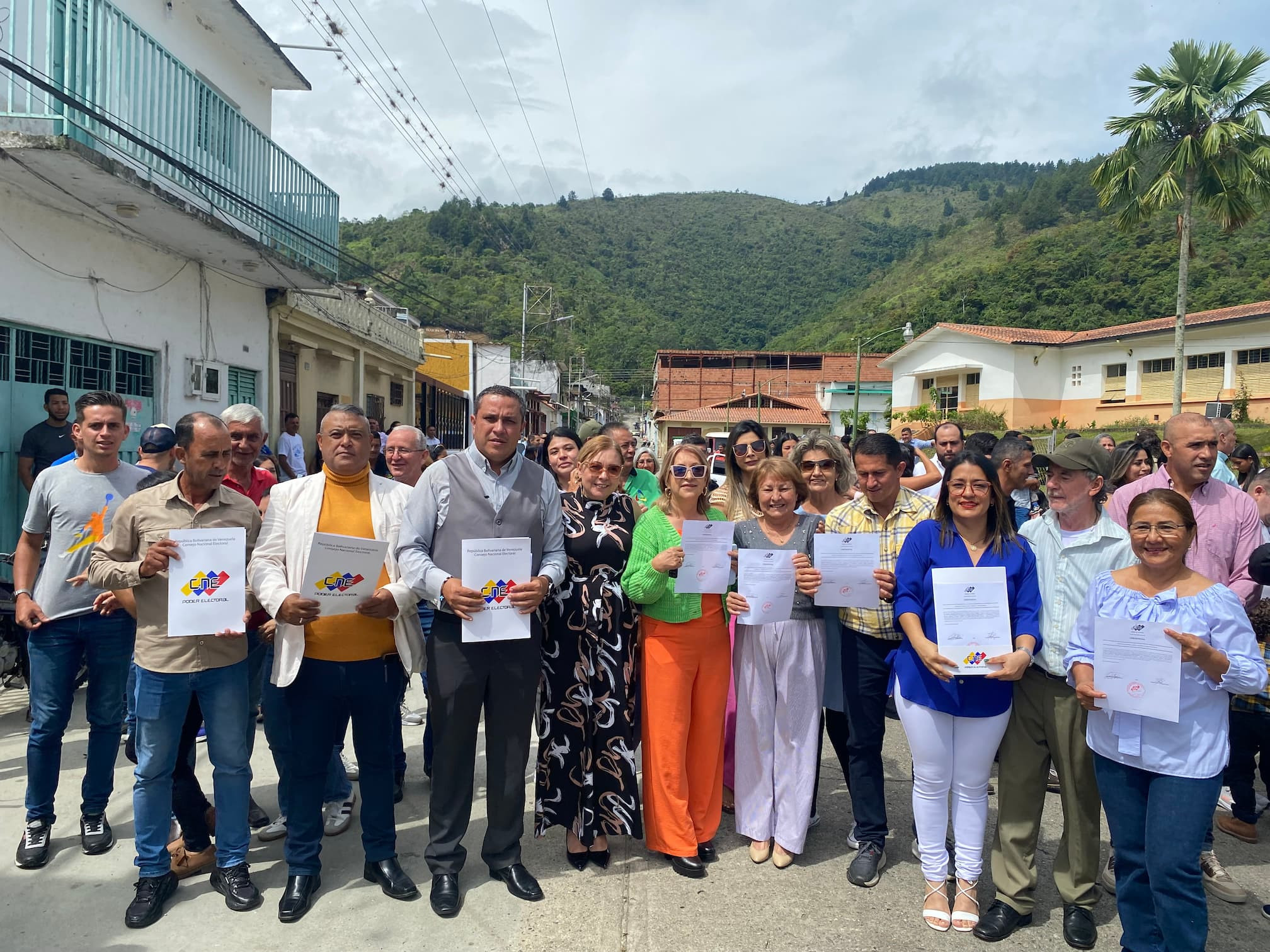 Diario Frontera, Frontera Digital,  Mocoties, ,Consejo Nacional Electoral entregó credenciales a Víctor Bustamante y a concejales en Zea