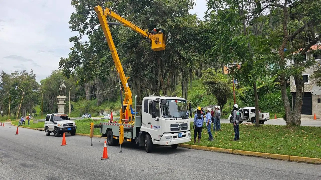 Diario Frontera, Frontera Digital,  Regionales, ,Restituyeron servicio eléctrico al 100% en los municipios afectados por lluvias en Mérida