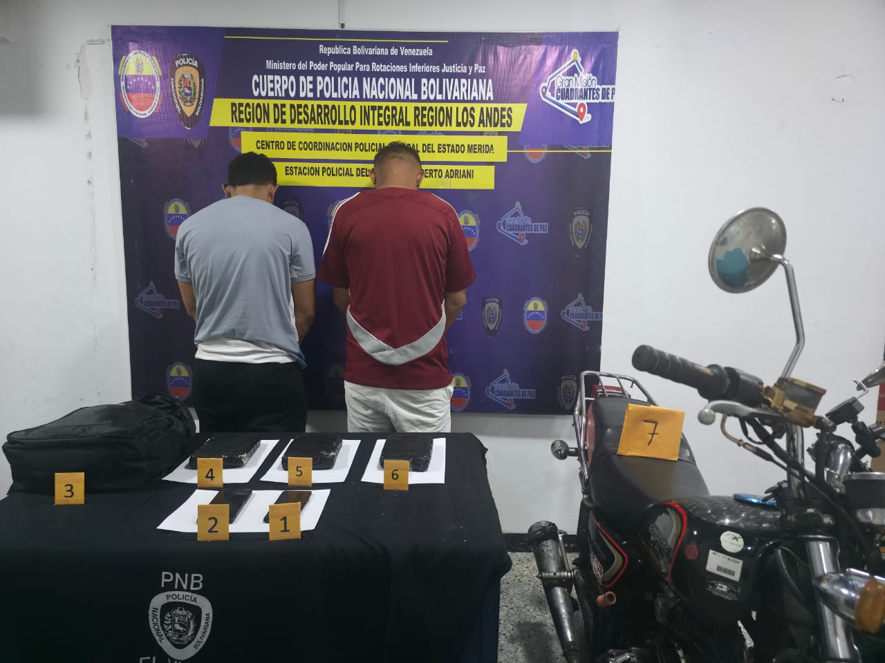 Diario Frontera, Frontera Digital,  Sucesos, ,CPNB detuvo a dos elementos con tres panelas de marihuana en El Vigía