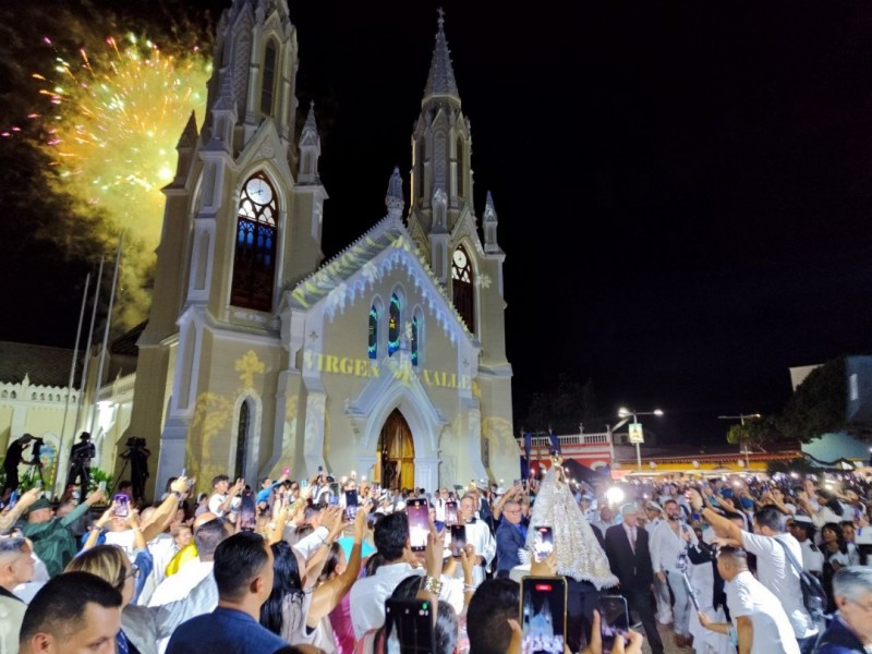 Diario Frontera, Frontera Digital,  Nacionales, ,Tradicional bajada de la Virgen del Valle en Margarita reunió a miles de feligreses y marcó el inicio de las festividades