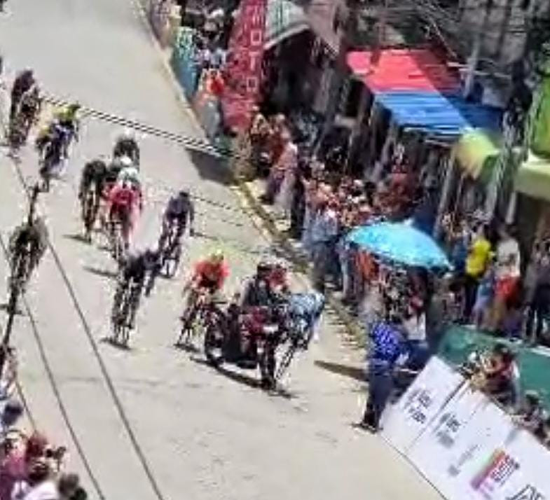 Diario Frontera, Frontera Digital,  Sucesos, ,Dos ciclistas de la Vuelta a Venezuela 2025 arrollados por un motorizado de Polimérida en Obispo Ramos de Lora