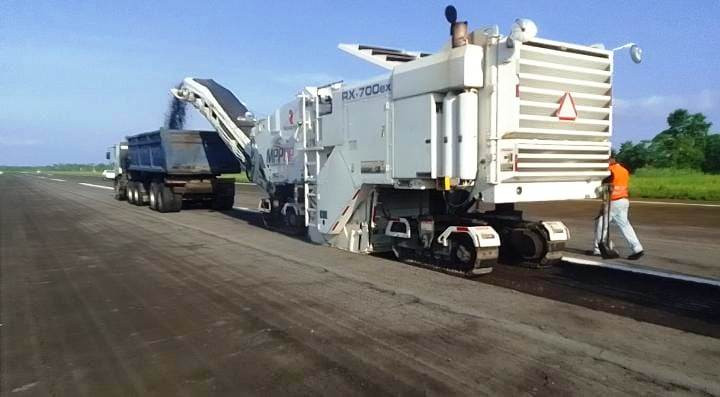Diario Frontera, Frontera Digital,  El Vigía Panamericana, ,Tal y como lo anunció en rueda de prensa el gobernador del estado Mérida, Arnaldo Sánchez, este martes a tempranas horas comenzaron los trabajos en la infraestructura aeropuertaria de la capital vigíense.,Comenzó el fresado del pavimento en la pista del aeropuerto de El Vigía