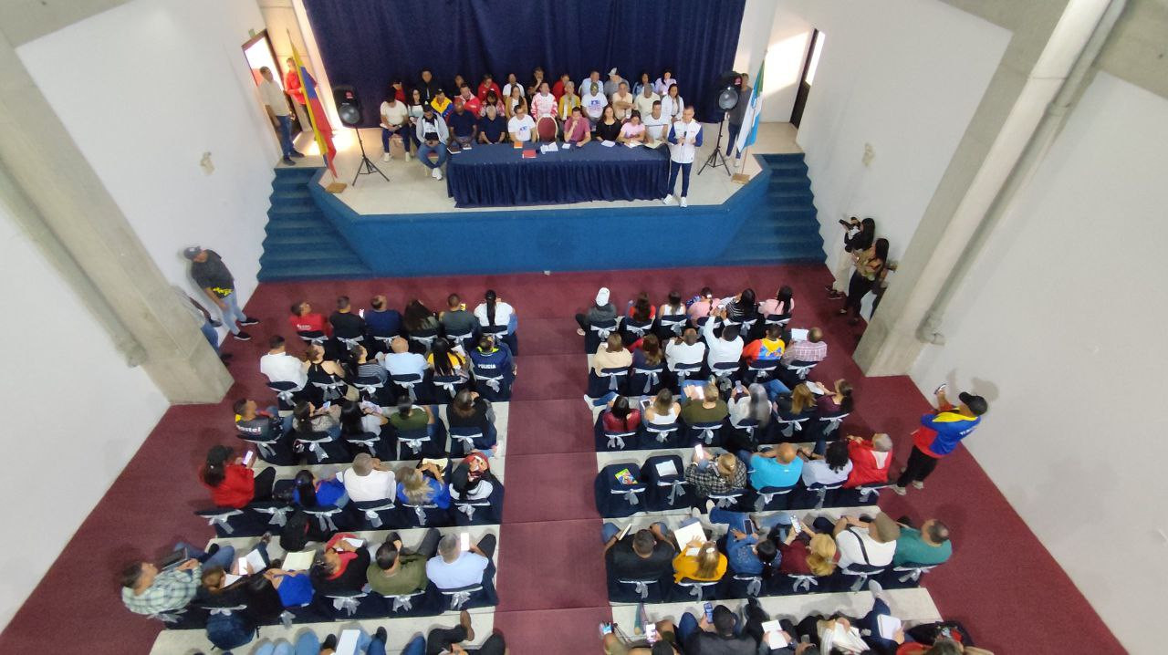 Diario Frontera, Frontera Digital,  Politica, ,El Partido Socialista Unido de Venezuela (PSUV) en el estado Mérida celebró una reunión con líderes y militantes para analizar el contexto político actual y fortalecer la organización, de cara a los próximos desafíos,PSUV Mérida se reúne para evaluar el contexto político y fortalecer la militancia