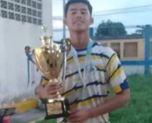 Diario Frontera, Frontera Digital,  Sucesos, ,Al lugar se apersonaron efectivos bomberiles, quienes trasladaron a LuisFer Rafael a la emergencia del Hospital General de Santa Bárbara de Zulia, donde ingresó sin signos vitales.,Joven falleció en pleno juego de futsal en Colón del Zulia