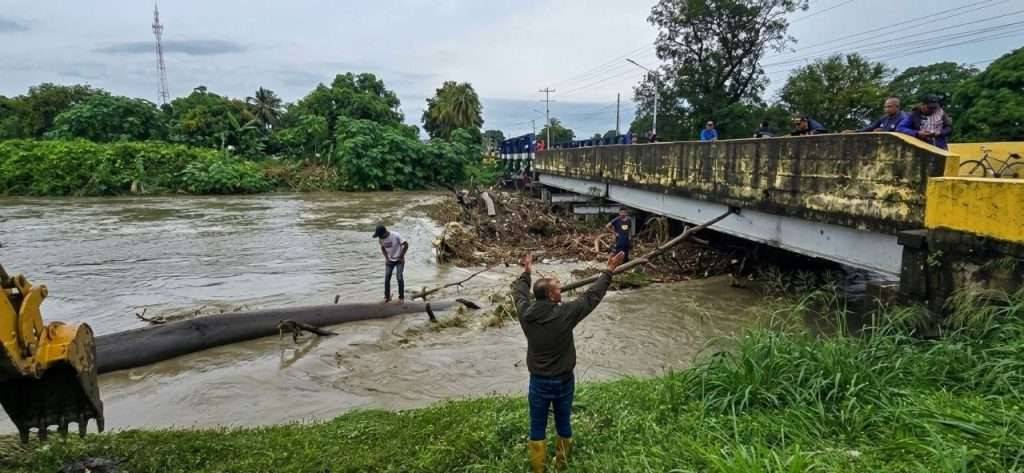 Diario Frontera, Frontera Digital,  Nacionales, ,Colapsó puente recién inaugurado tras fuertes lluvias en Portuguesa