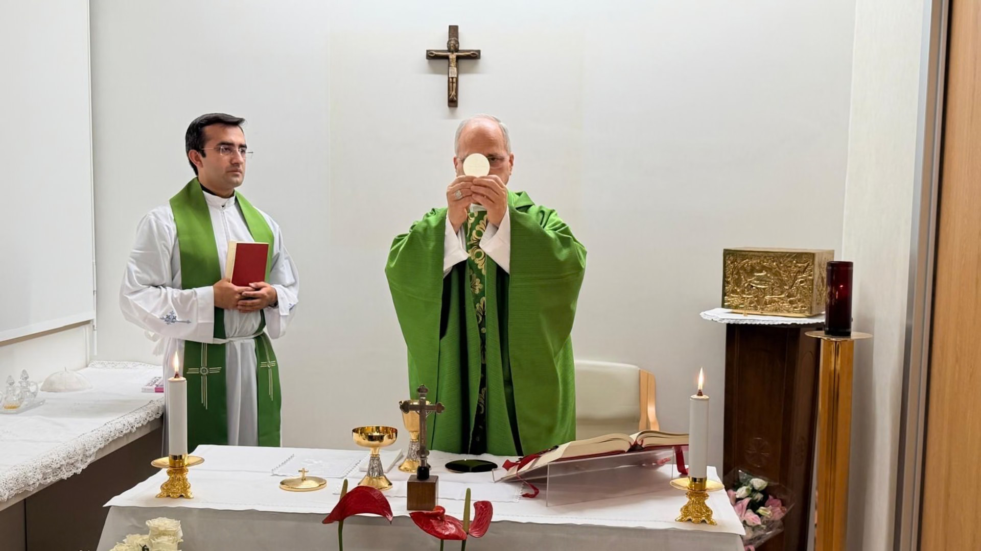 Diario Frontera, Frontera Digital,  Internacionales, ,Fuentes vaticanas indicaron también que el Papa celebrará públicamente el Ángelus, aunque por el momento no se ha precisado si tendrá lugar desde el hospital o desde el Vaticano.,El Vaticano publica las primeras fotos del Papa León XIV tras su cirugía