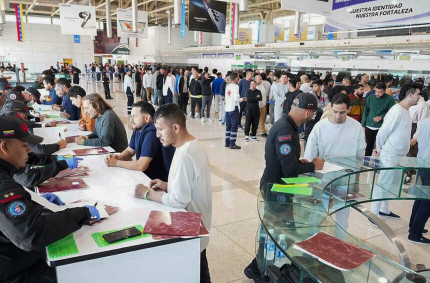 Diario Frontera, Frontera Digital,  Nacionales, ,Aterrizó en Maiquetía un vuelo con 110 migrantes venezolanos repatriados desde Estados Unidos