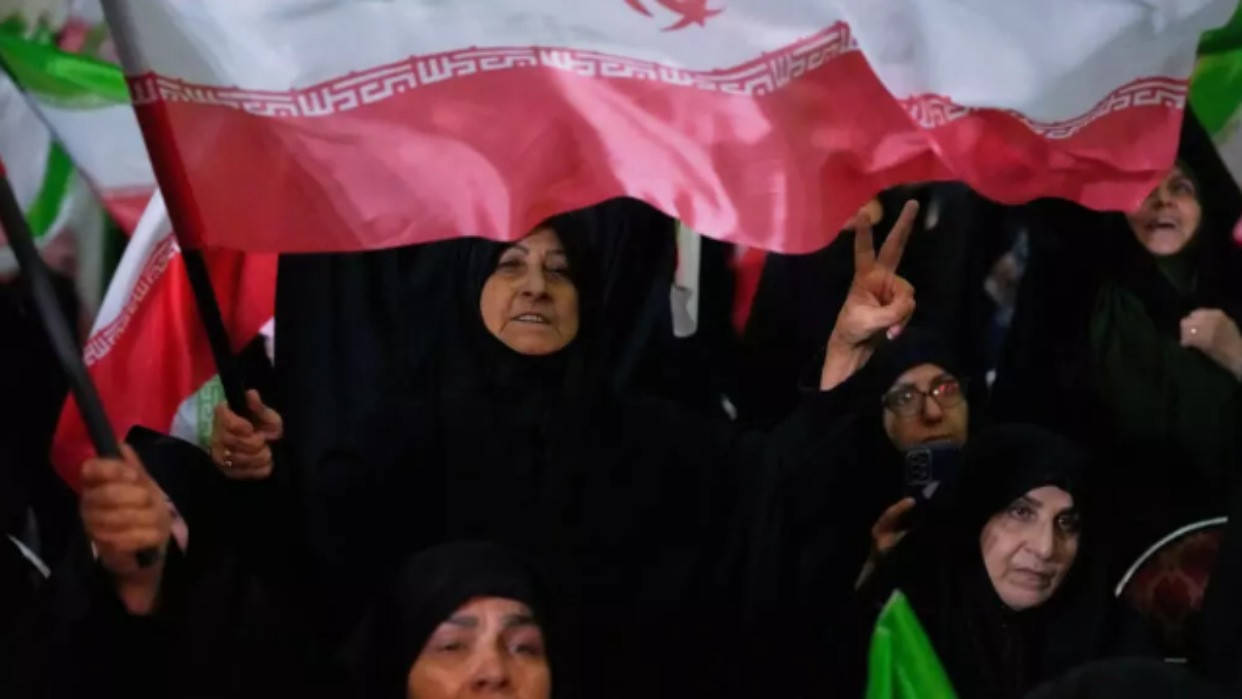 Diario Frontera, Frontera Digital,  Internacionales, ,"Jamenei, una de las personas más malvadas de la historia, está muerto", dijo Trump en Truth Social, sin dar más detalles sobre la fuente de la información,"Tomen el poder": el llamado de Trump y Netanyahu a los iraníes 
tras anunciar la muerte de Jamenei