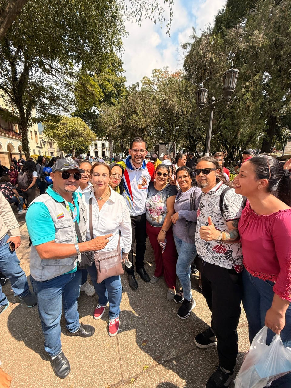 Diario Frontera, Frontera Digital,  Politica, ,Nelson Álvarez calificó la situación del presidente Nicolás Maduro y la primera combatiente, Cilia Flores, como un "secuestro y un ataque a la soberanía nacional",Merideños participaron en vigilia por la liberación del presidente Nicolás Maduro