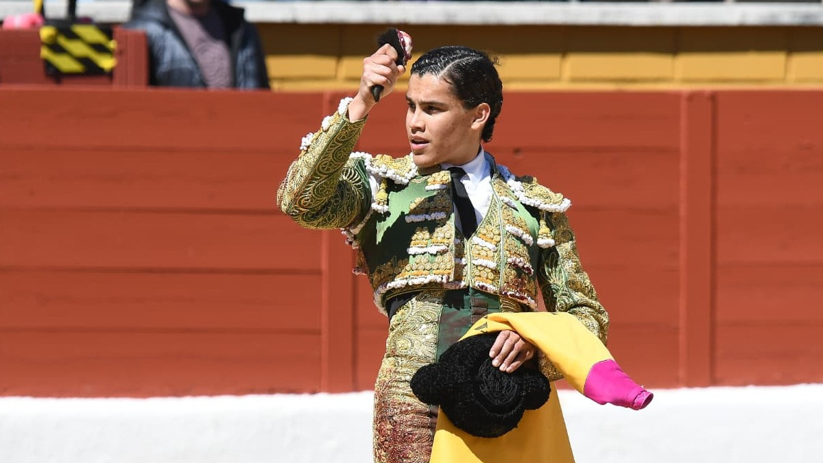 Diario Frontera, Frontera Digital,  Entretenimiento, ,Gran dimensión la ofrecida por el joven novillero de San Cristóbal, Rafael de la Cueva, cortando la única oreja de la novillada de ayer en el madrileño pueblito de San Agustín de Guadalix. Foto: CULTORO,Rafael de la Cueva, mando y temple en la ventosa matinal de San Agustín de Guadalix