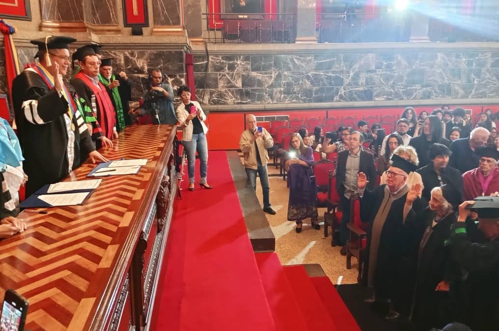 Diario Frontera, Frontera Digital,  Regionales, ,Los homenajeados, reconocidos por su labor como profesores y literatos en la Facultad de Humanidades y Educación de la ULA y en la Universidad Central de Venezuela (UCV), recibieron este prestigioso reconocimiento como un tributo a su contribución al ámbito cultural y académico,Tres maestros de la literatura venezolana reciben doctorado honoris causa en la ULA