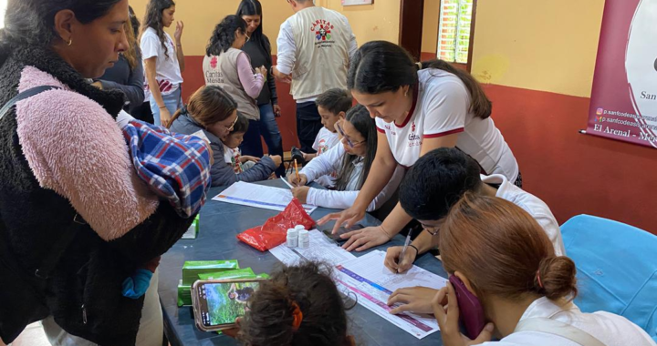 Diario Frontera, Frontera Digital,  Regionales, ,La jornada también incluyó la entrega de alimentos como cereales y compotas, así como insumos de higiene personal, entre ellos cepillos y cremas dentales, promoviendo hábitos saludables en las comunidades atendidas,Cáritas Mérida realizó jornada de atención integral 
en comunidades de la cuenca del Chama