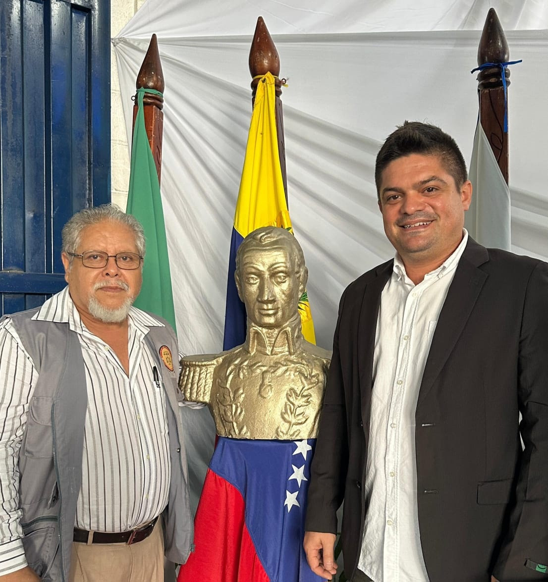 Diario Frontera, Frontera Digital,  El Vigía Panamericana, ,El acto contó con la presencia del cronista municipal, Juan Araujo, quien resaltó la importancia de preservar la memoria histórica y fortalecer la identidad local,Franco Di Girolamo donó busto de Bolívar al municipio Caracciolo Parra Olmedo