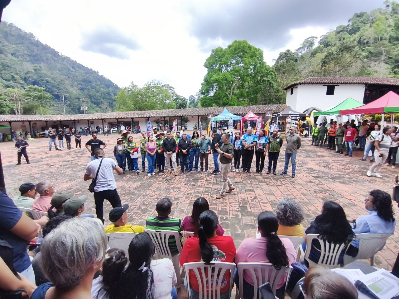 Diario Frontera, Frontera Digital,  Mocoties, ,Durante el encuentro, que reunió a voceros de los 20 municipios cafetaleros de la entidad, el mandatario regional destacó que Mérida no solo produce el mejor café de Venezuela (ostentando los primeros lugares de la "Taza de Oro, Plata y Bronce"), sino que ha iniciado un proceso para la  internacionalización,Mérida impulsa exportación de café de alta calidad y organización campesina