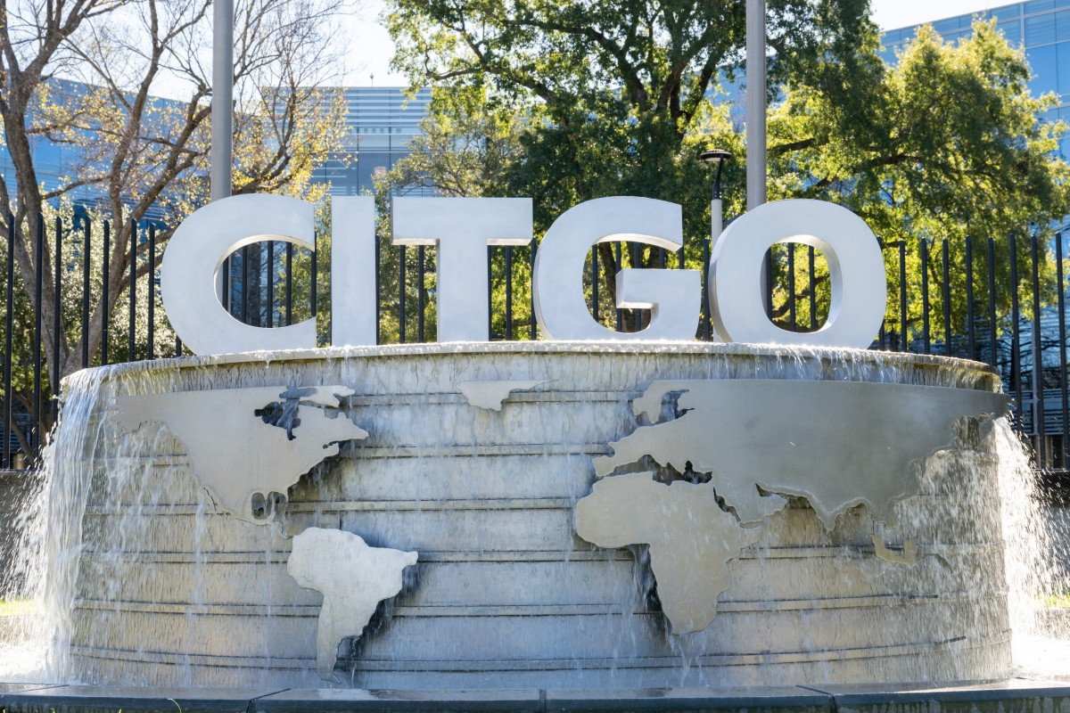 Diario Frontera, Frontera Digital,  Internacionales, ,Un letrero de Citgo se exhibe en la entrada de la sede de Citgo el 14 de enero de 2026 en Houston, Texas. Foto: Brandon Bell/ Getty Images/ AFP,Amber Energy plantea invertir $11.000 millones en Citgo si OFAC autoriza la operación