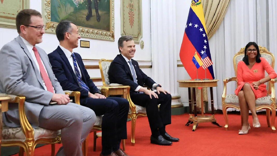 Diario Frontera, Frontera Digital,  Nacionales, ,En la reunión se encontraban el canciller venezolano, Yván Gil; el viceministro para Europa y América del Norte, Oliver Blanco; el ministro de Interior, Diosdado Cabello; y el vicepresidente de Economía y Finanzas, Calixto Ortega,Encargado de negocios de EEUU en Venezuela 
se reunió con la presidenta (E) Delcy Rodríguez