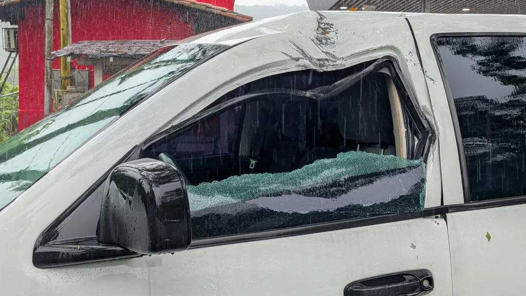 https://www.fronteradigital.com.ve/Piedras impactaron camioneta en la Local 008 de El Vigía - Mérida