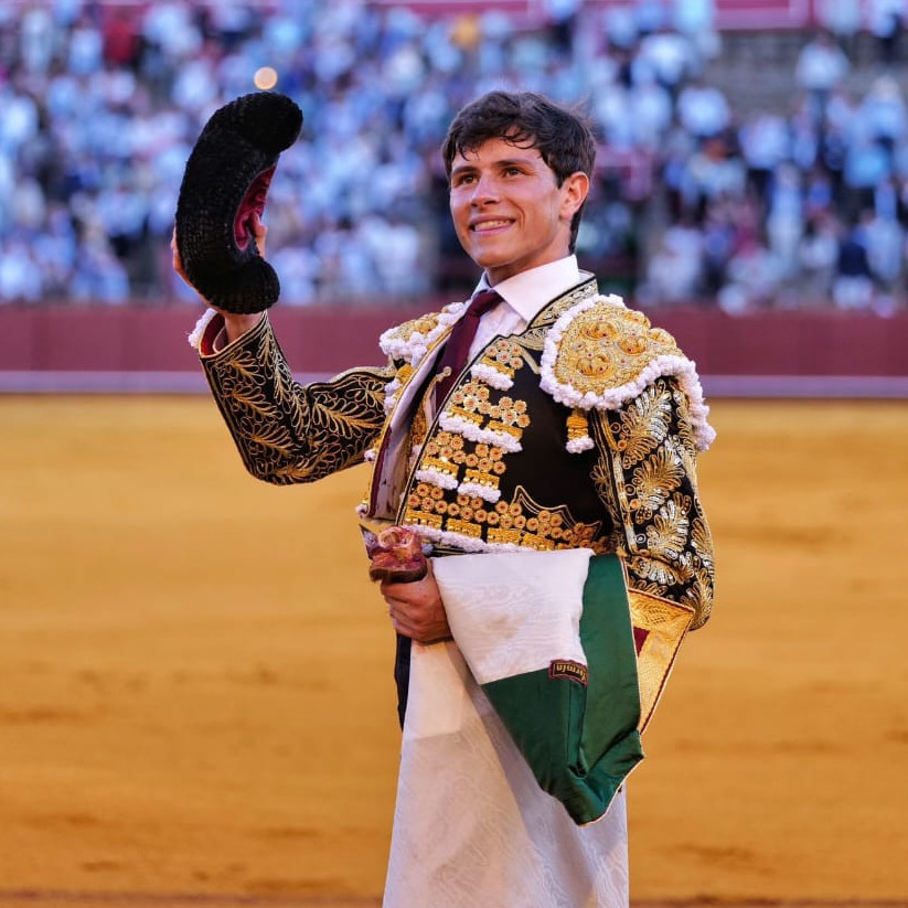 Frontera Digital,  Entretenimiento,  La ilusión de Aarón Palacio fragua en su presentación en Sevilla
