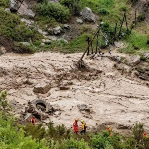 Frontera Digital,  Nacionales,  Rescataron a 45 turistas que estaban atrapados en un balneario tras un deslizamiento de tierra en Lara