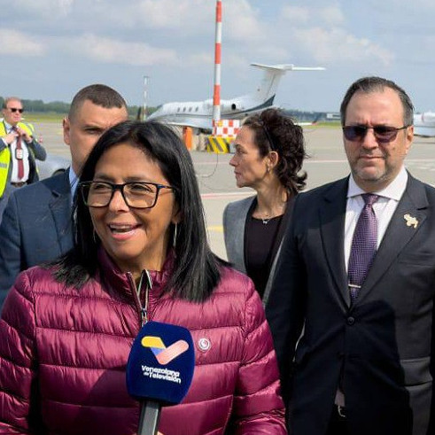 Frontera Digital,  Nacionales,  Presidenta encargada Delcy Rodríguez llega a Países Bajos 
para ejercer histórica defensa en la CIJ