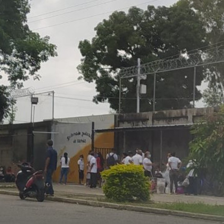 Frontera Digital,  Sucesos,  Presos toman cárcel de Barinas por presuntas torturas y requisas violentas