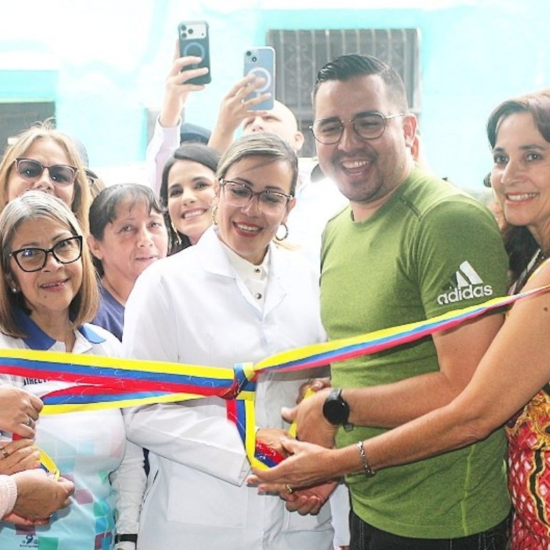 Frontera Digital, Diario Frontera, Arnaldo Sánchez reinauguró Clínica de los Trabajadores de la Gobernación de Mérida