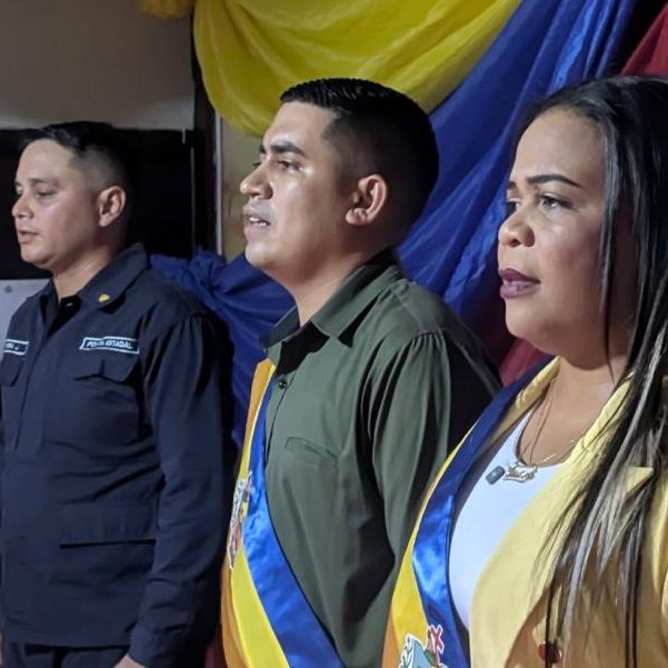 Frontera Digital,  El Vigía Panamericana,  Alcaldía y Concejo Municipal de Obispo Ramos de Lora 
otorgaron distinción honorífica al Comisario Jesús Rivera Puentes